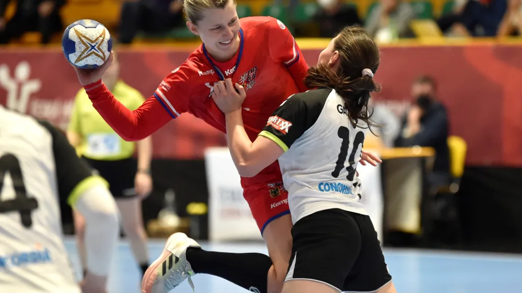 Kamila Kordovská se snaží prosadit proti švýcarské obraně