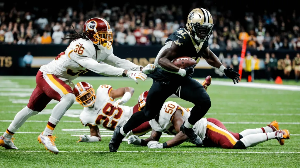 Alvin Kamara uniká obraně Washingtonu