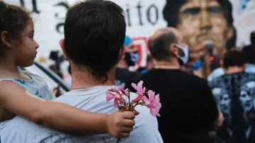 Lidé v ulicích Buenos Aires oplakávají smrt Diega Maradony