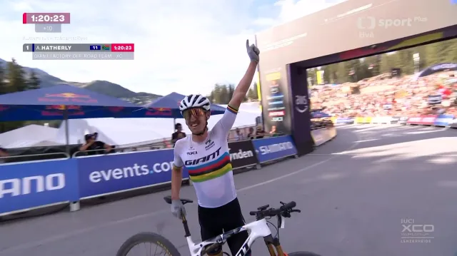 Závěr závodu cross country mužů v Lenzerheide