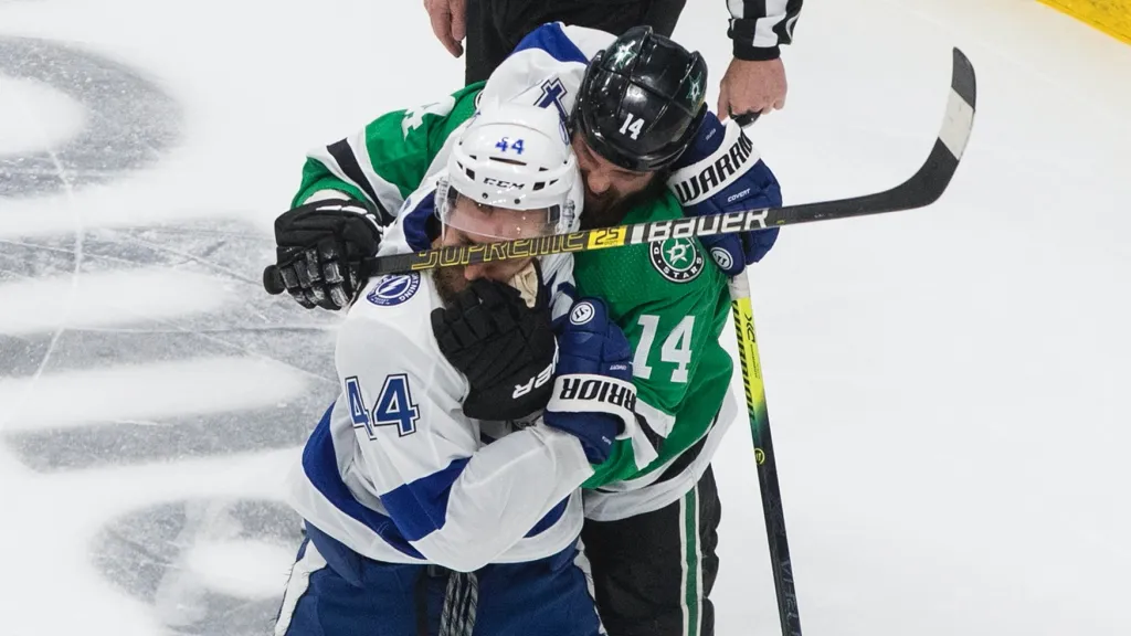 Jan Rutta v souboji s Jamiem Bennem