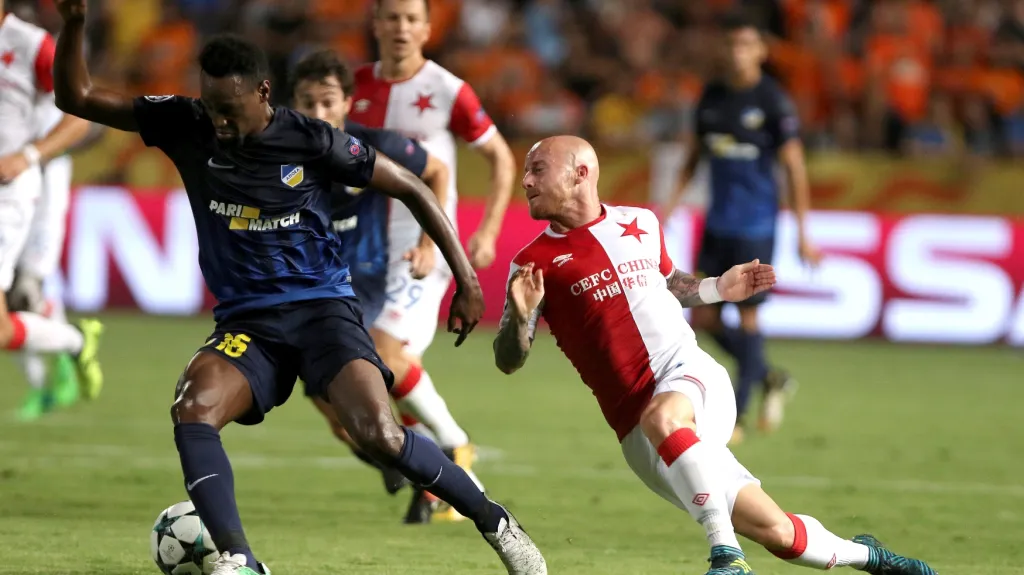 Slávista Miroslav Stoch v utkání proti APOELu