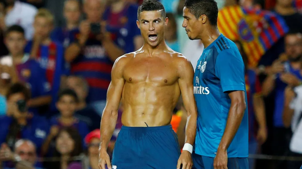 Cristiano Ronaldo (vlevo) se raduje ze vstřelené branky Realu Madrid