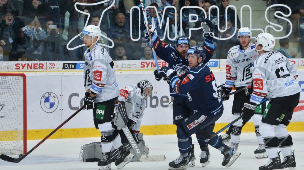 Jaroslav Vlach skóruje proti Karlovým Varům