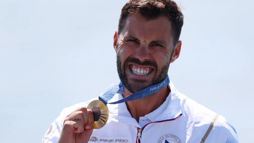 Josef Dostál se zlatou olympijskou medailí