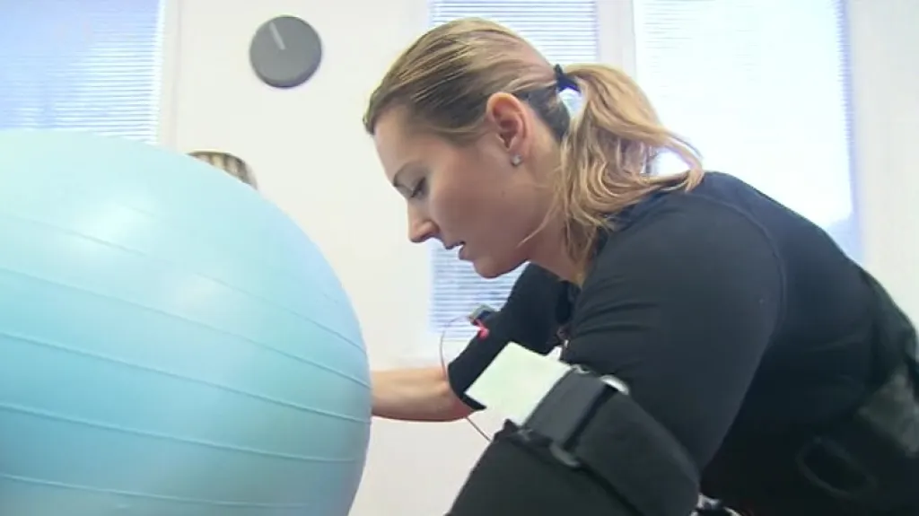 Rosolová zkouší tréninkovou novinku: speciální stimulaci svalů