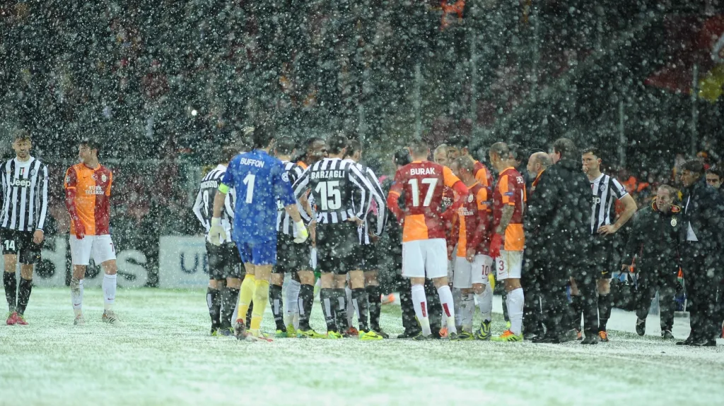 Zápas Galatasaray Istanbul - Juventus Turín byl kvůli sněhu ukončen