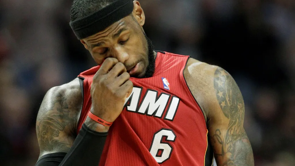 Ani 30 bodů LeBrona Jamese Miami k vítězství nepomohlo
