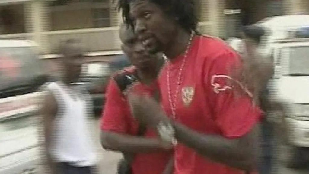 Kapitán týmu Emanuel Adebayor po incidentu