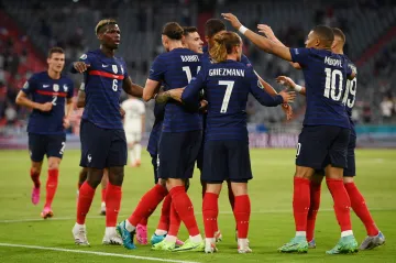 Fotbalisté Francie oslavují gól v utkání s Německem