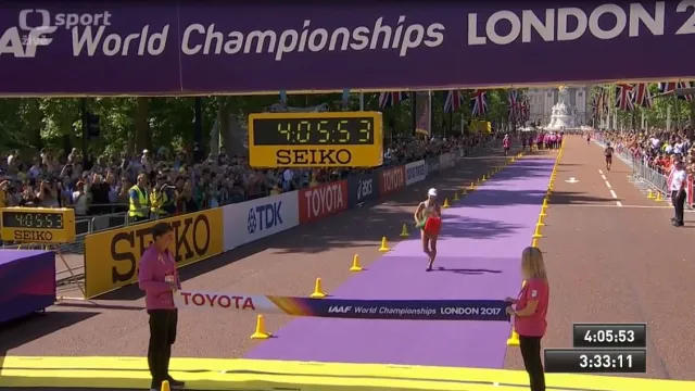 Závěr závodu v chůzi žen na 50 km a světový rekord Henriquesové