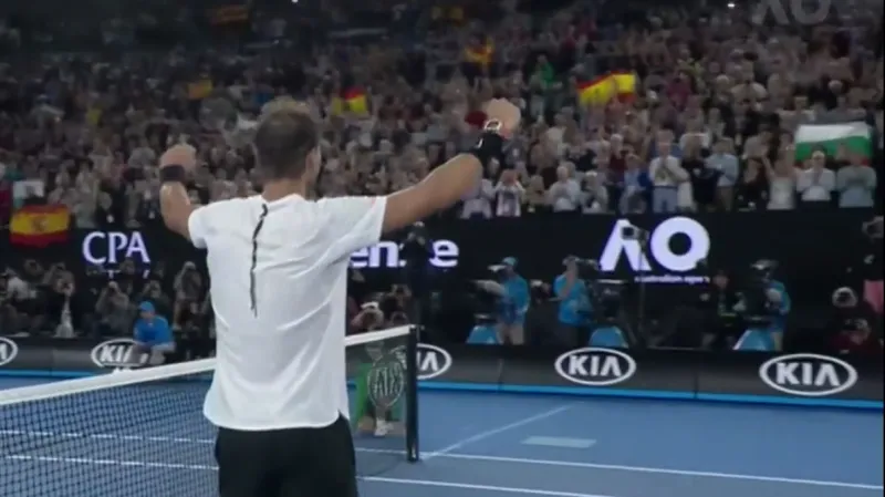 Nadal se utká s Federerem, vydřel výhru nad Dimitrovem