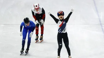 Finále ženské štafety short tracku na 3000 metrů