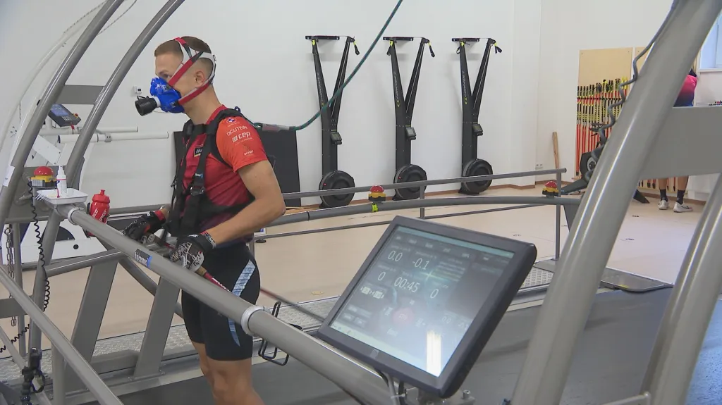 Jakub Štvrtecký na tréninkovém pásu