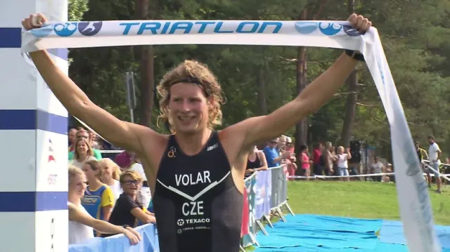 Volár obhájil triatlonový titul, Kuříková vyhrála poprvé