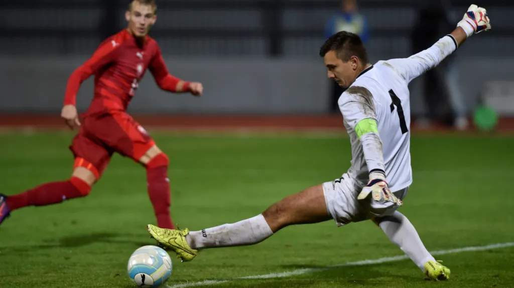 Václav Černý střílí gól proti Moldavsku