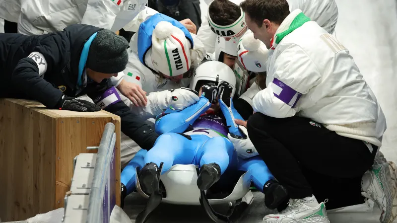 Radost italských sáňkařek Vötterové a Oberhoferové