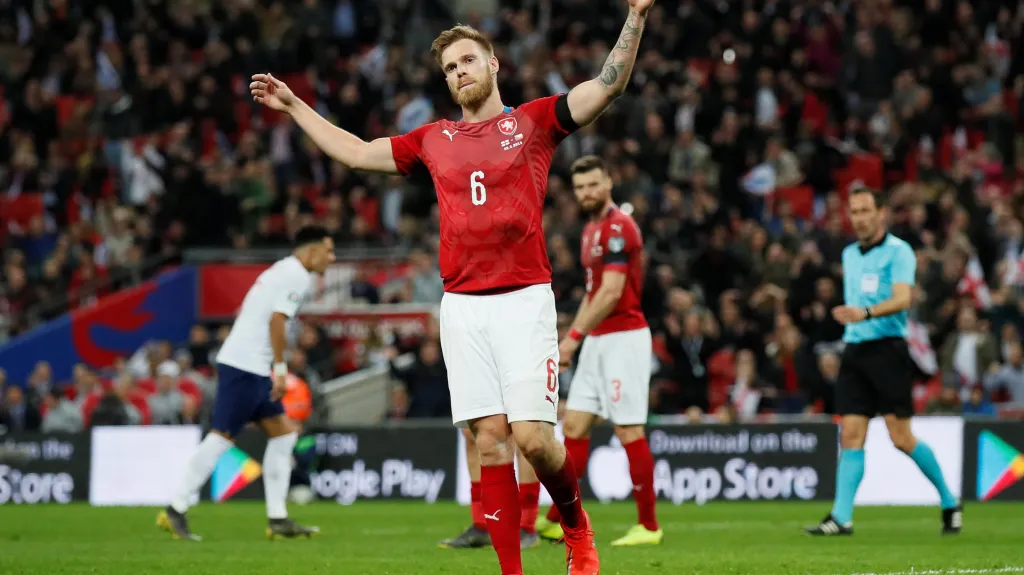Zklamaný Tomáš Kalas po gólu od Anglie