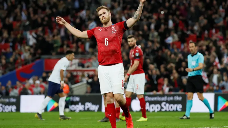 Zklamaný Tomáš Kalas po gólu od Anglie