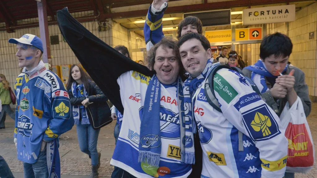 Fanoušci Brna před O2 arenou
