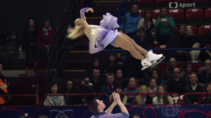 Vítězná a rekordní volná jízda sportovní dvojice Savchenková, Massot