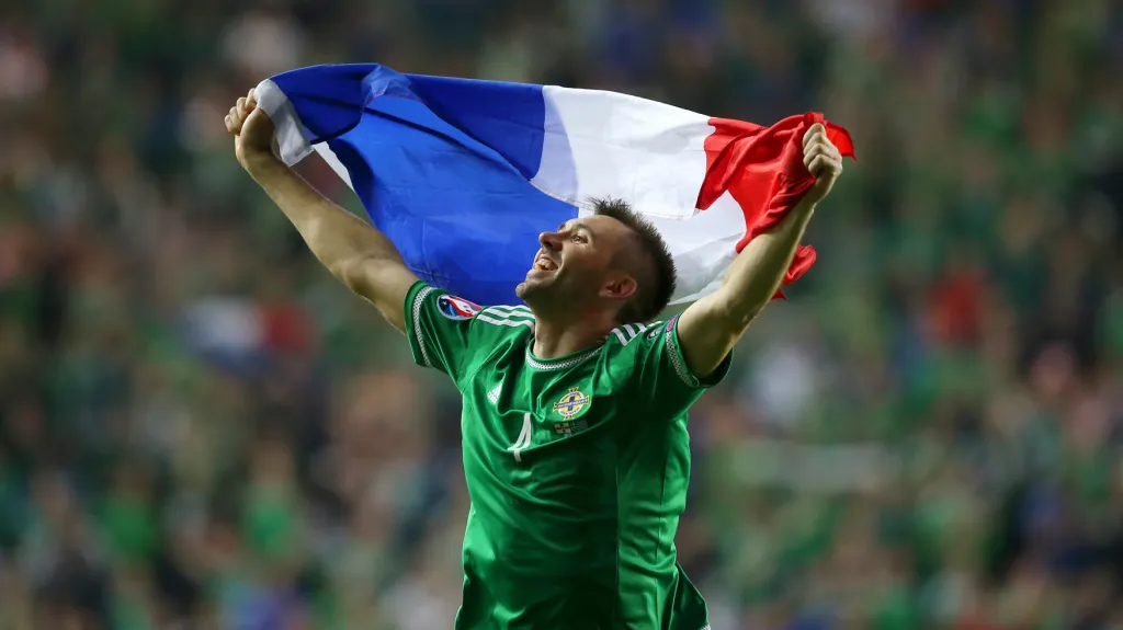 Fotbalisté Severního Irska slaví