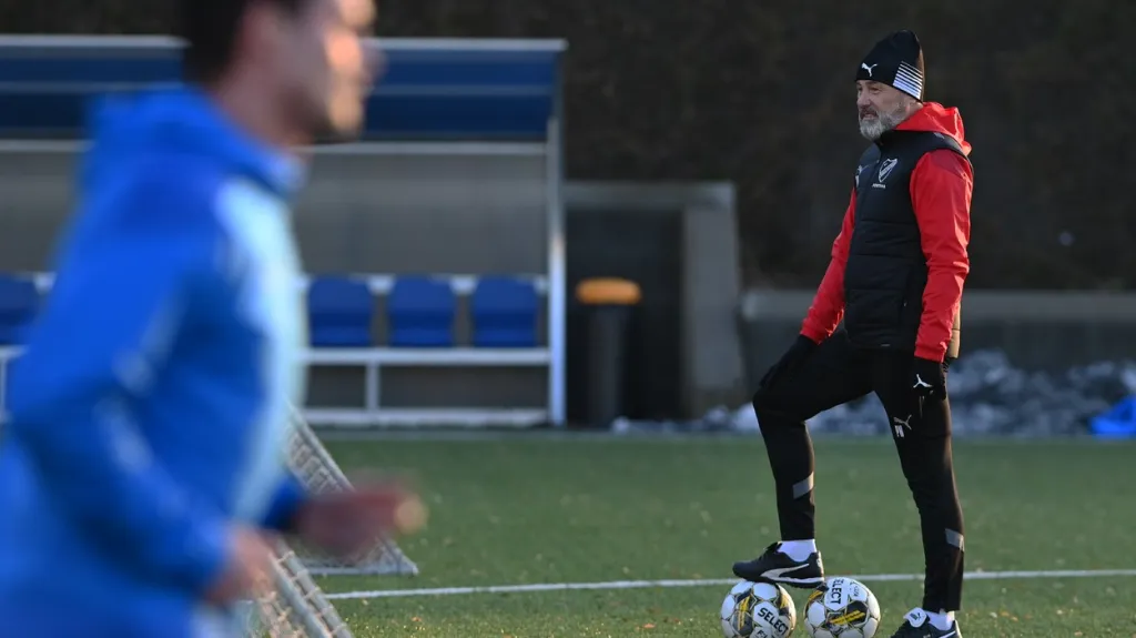 Kouč Pavel Hapal na tréninku Ostravy