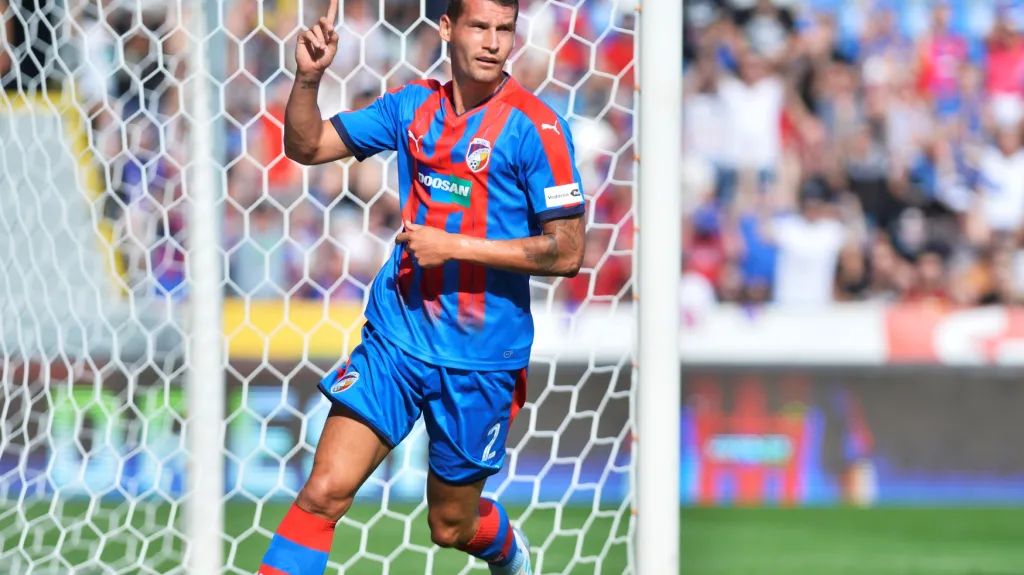 Lukáš Hejda se raduje z gólu do sítě Dukly