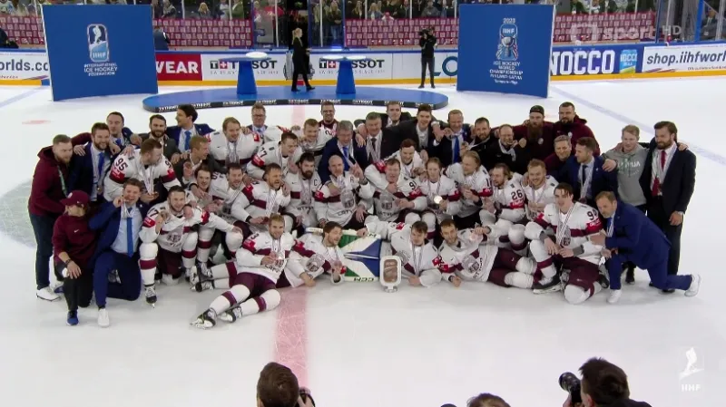 Medailový ceremoniál bronzových Lotyšů