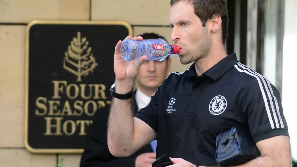 S Chelsea přiletěl i Petr Čech