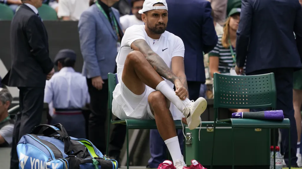 Nick Kyrgios a jeho nebílé boty
