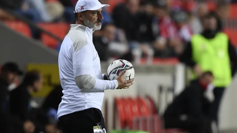 Slavii před Leverkusenem trápí marodi. Provod se na herní zatížení vymlouvat nechce