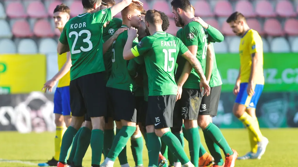 Fotbalisté Příbrami se radují z gólu v utkání proti Zlínu