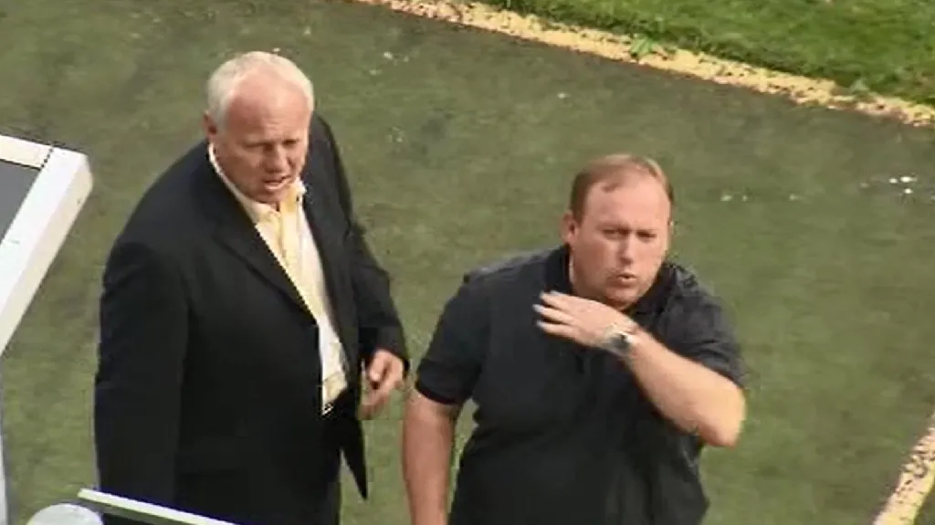 Napjatou atmosféru na Dynamu podtrhlo Rogozovo gesto