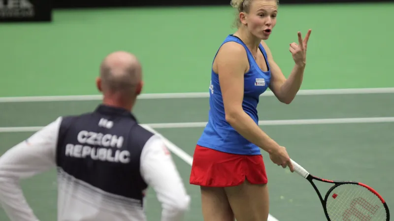 Sestřih rozhodující čtyřhry Siniaková, Krejčíková – Beguová, Niculescuová