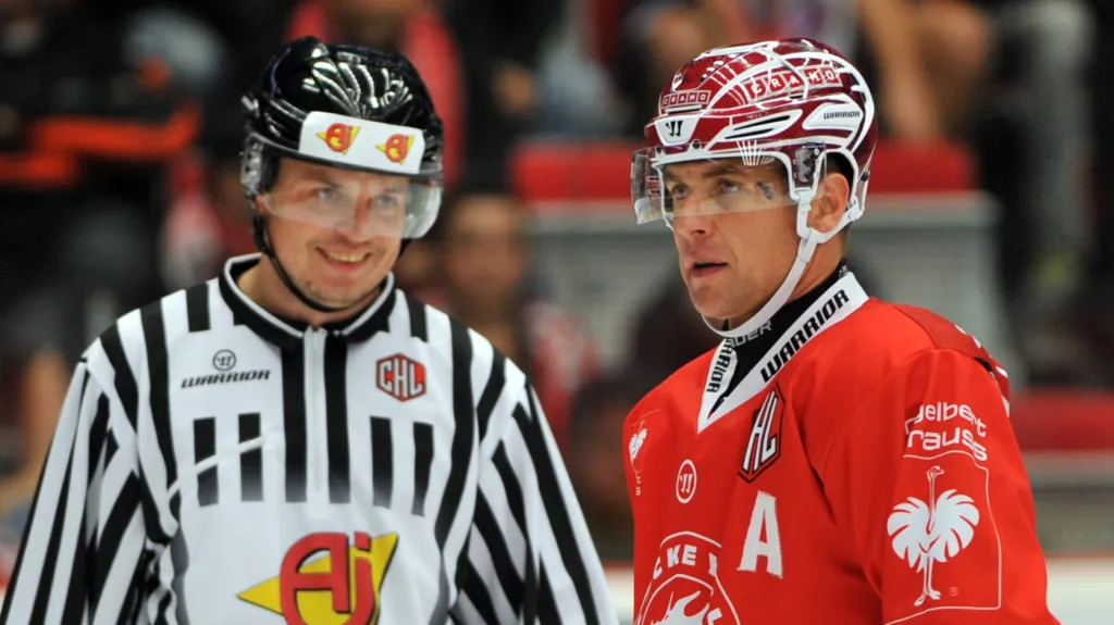 Třinecký Jiří Polanský v utkání hokejové Ligy mistrů