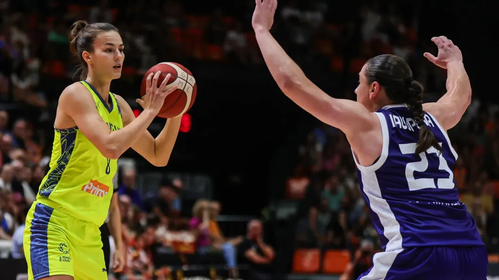 Veronika Voráčková v utkání s Valencií