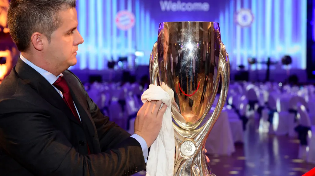 Trofej pro vítěze Superpoháru
