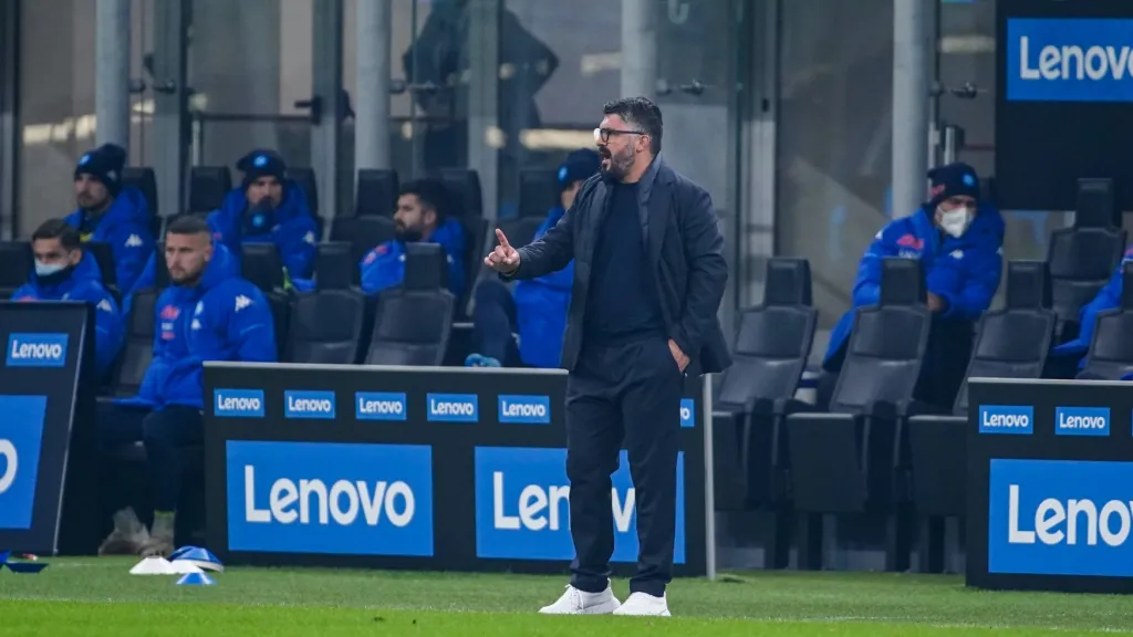 Gennaro Gattuso na lavičce Neapole