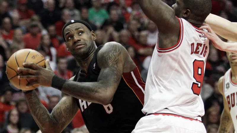 LeBron James v utkání s Chicagem