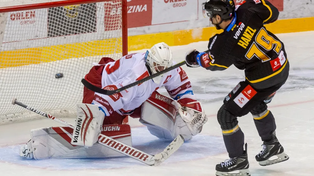 Martin Hanzl proměňuje nájezd proti Olomouci
