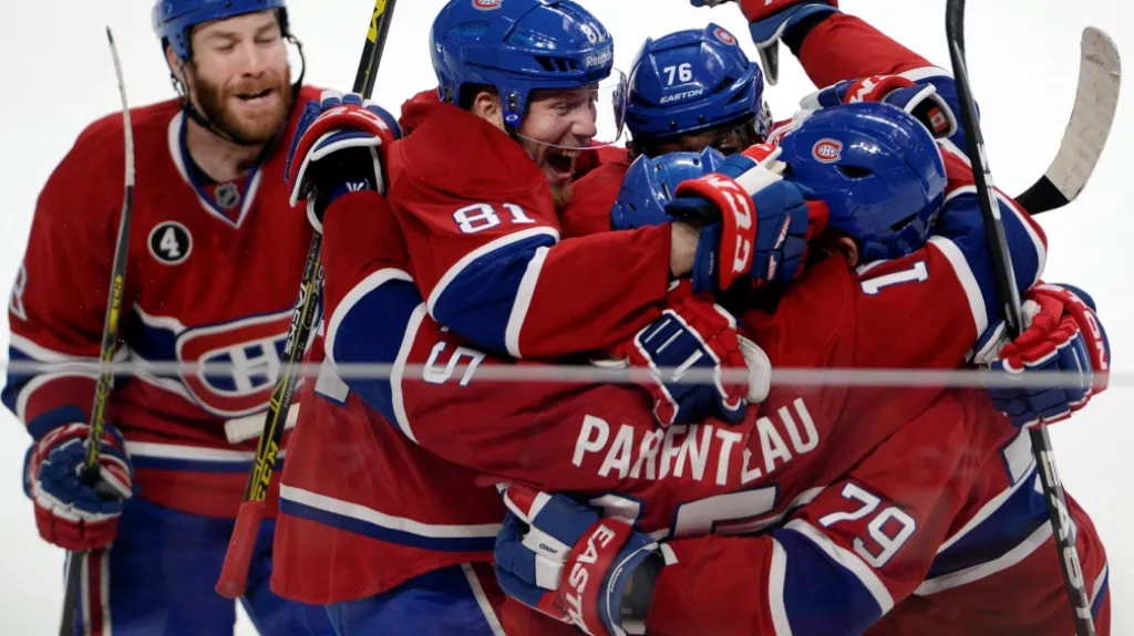 Radost hráčů Montrealu po gólu Pierra-Alexandra Parenteaua