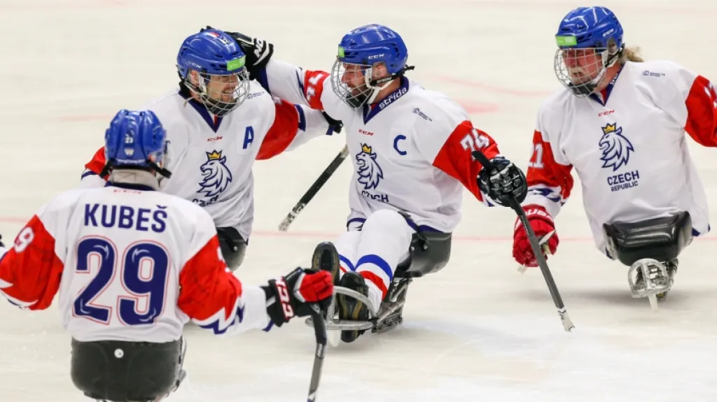 Čeští parahokejisté se radují z gólu