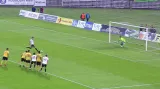 Gól v utkání Hradec Králové - Olympia Praha: Pázler z pen. - 3:1 (56. min.)