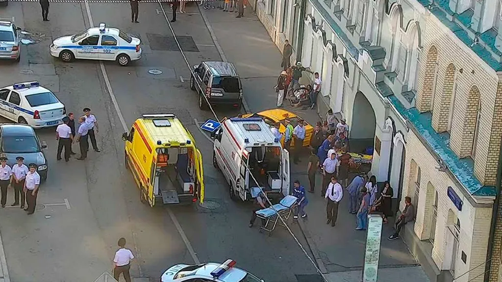 Taxikář v centru Moskvy najel do chodců