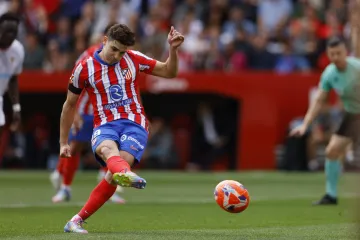 Álvarez dává z penalty gól Atlética v Seville