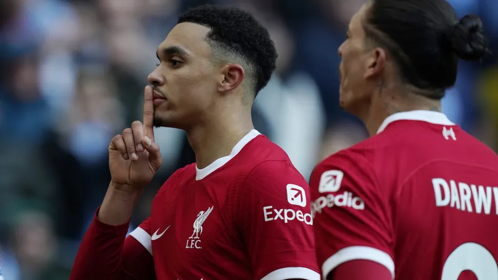 Střelec vyrovnávího gólu Trent Alexander-Arnold 