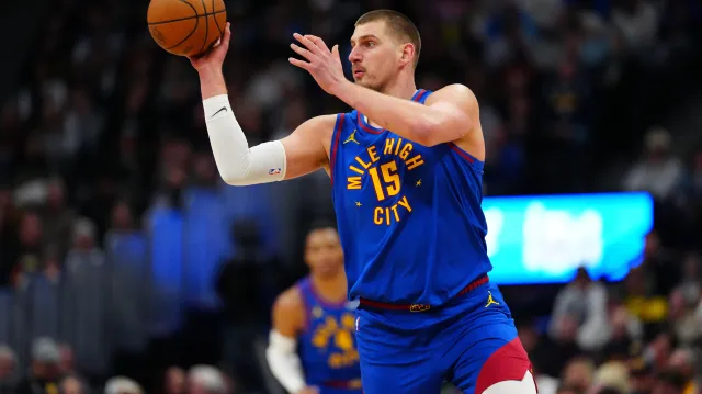 Jokič korunoval vítězství Denveru střelou z dvaceti metrů s klaksonem