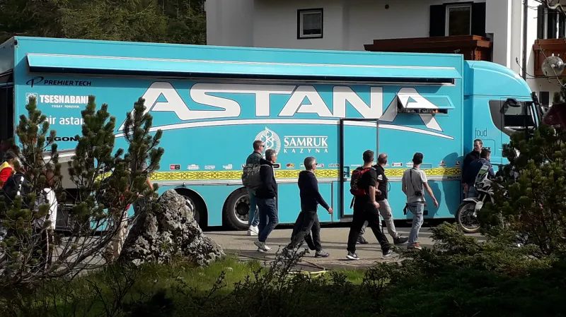 Kamion Astany v centru San Martino di Castrozza