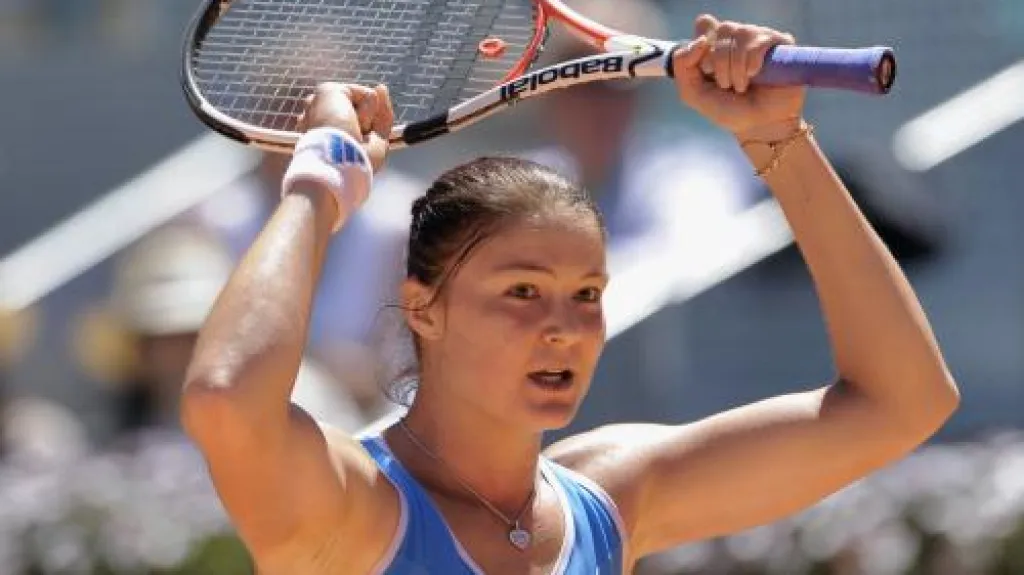 Dinara Safinová se raduje po vítězství na turnaji v Madridu